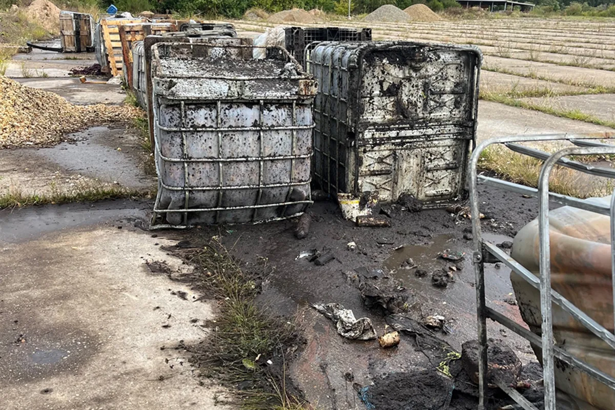 Schleiden NW – 19 Öl-Container illegal entsorgt – Nationalpark verunreinigt