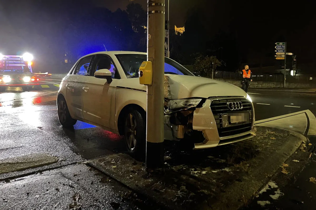 Lenzburg AG – Rotlicht missachtet und Unfall gebaut