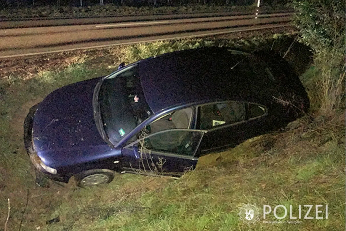 Sembach - Alkoholisierter Autofahrer landet im Graben und verschwindet