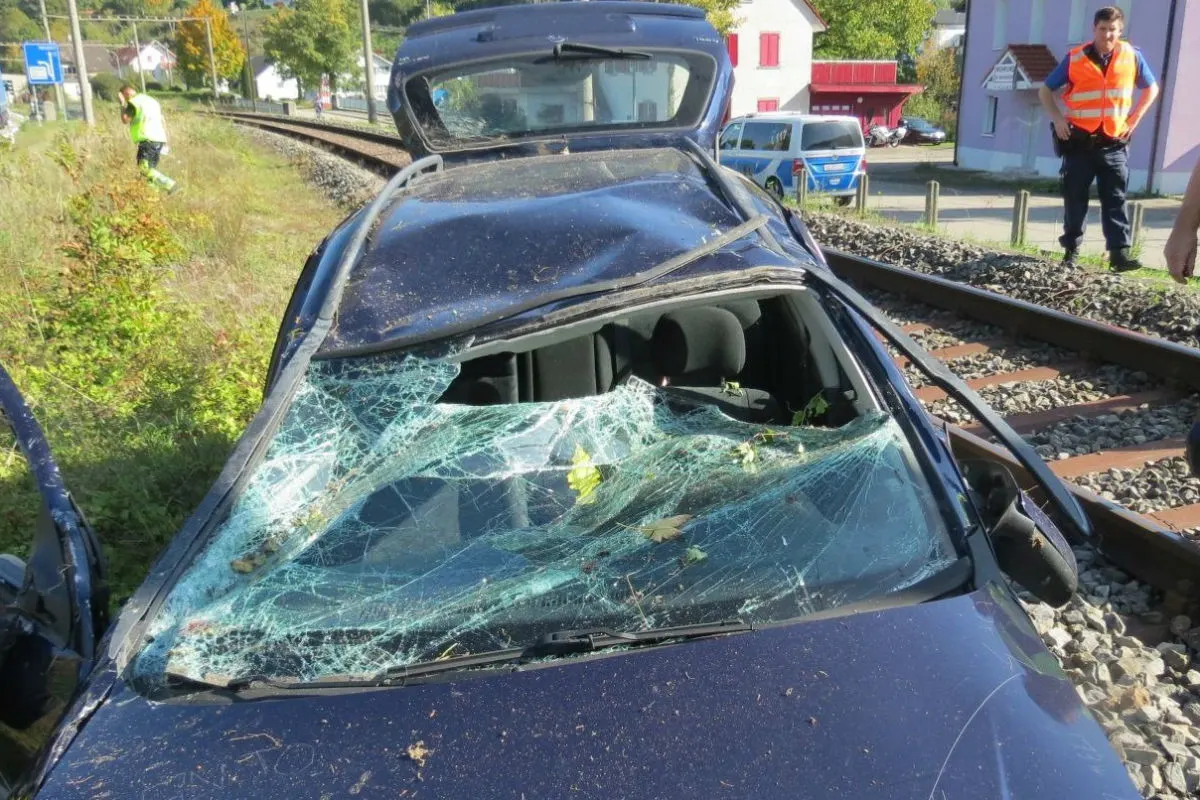 Unfall Rheinsulz (Laufenburg) AG - Mit Auto von der Strasse abgekommen 
