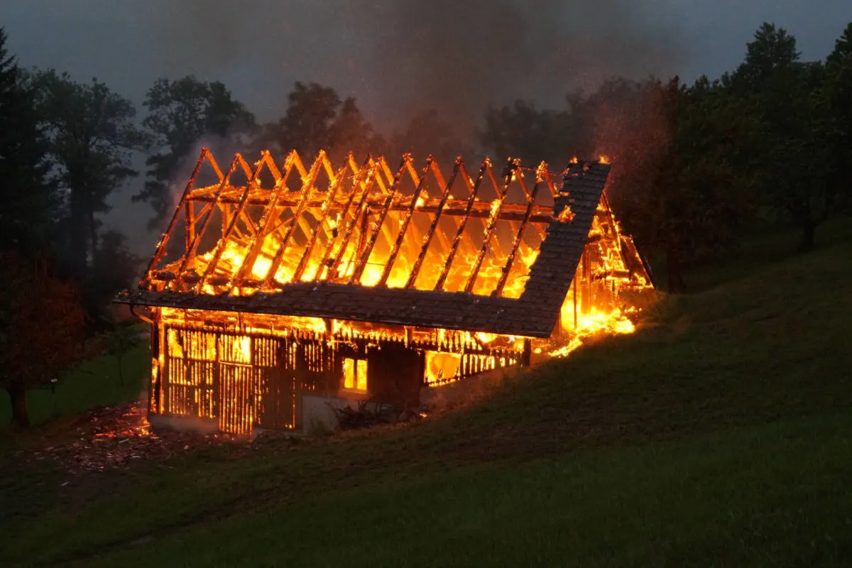 Zugerberg ZG - Weidscheune im Vollbrand
