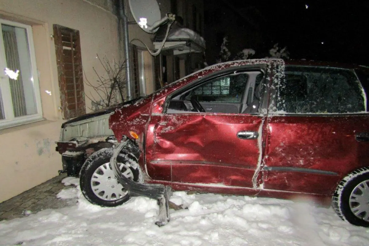 Luchsingen GL - Alkoholisierter Autofahrer flüchtet nach Unfall
