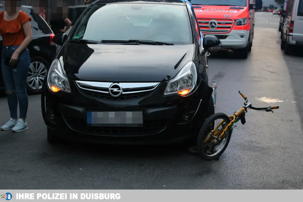 Kind mit Fahrrad übersehen