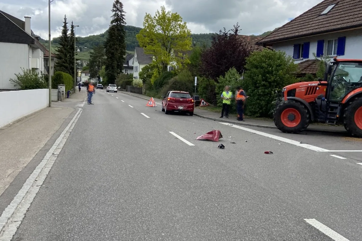 Sissach BL - Traktorfahrer übersieht Autolenkerin