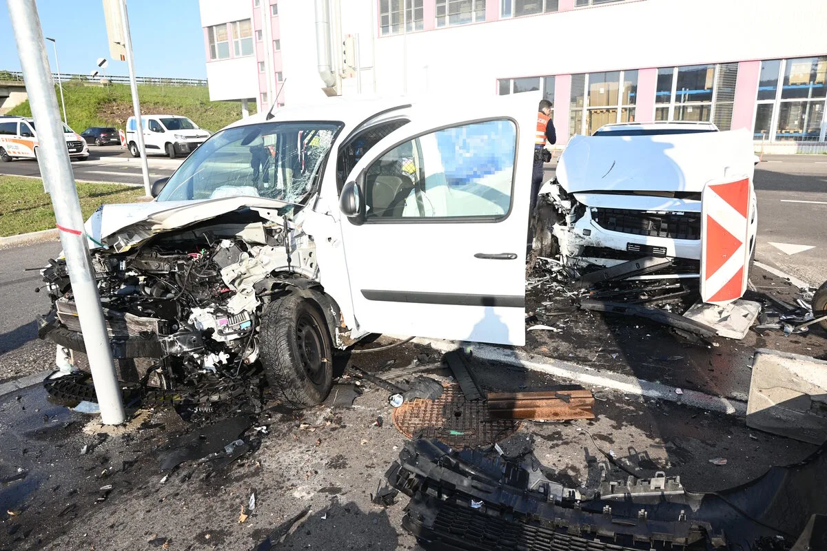 Niederuzwil SG – Zwei Verletzte und hoher Sachschaden nach Verkehrsunfall