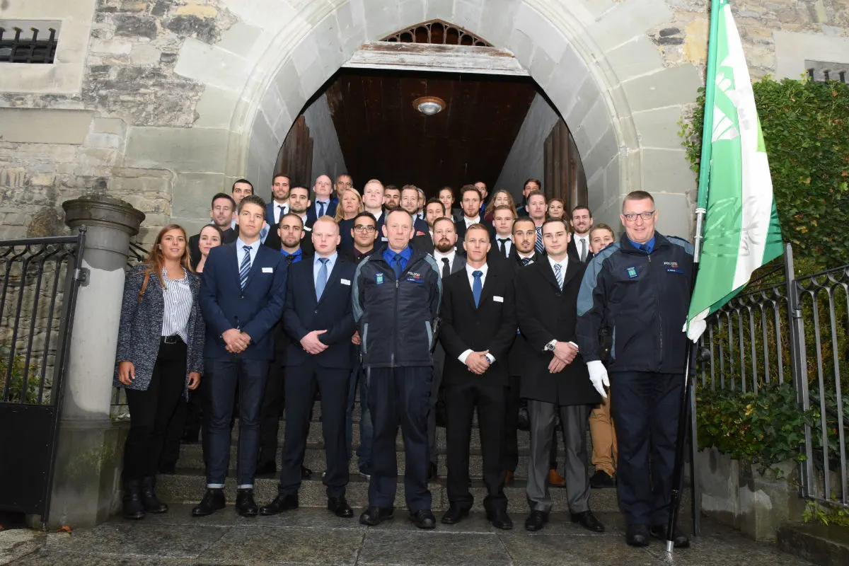 St. Gallen SG - Kantonspolizei freut sich über 28 neue Polizeischüler/innen