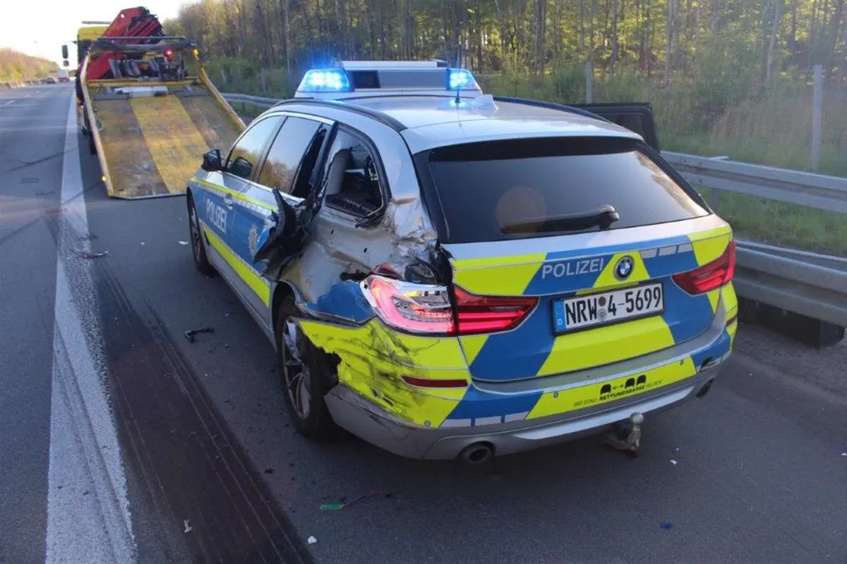 Legden - Streifenwagen auf der Autobahn gerammt
