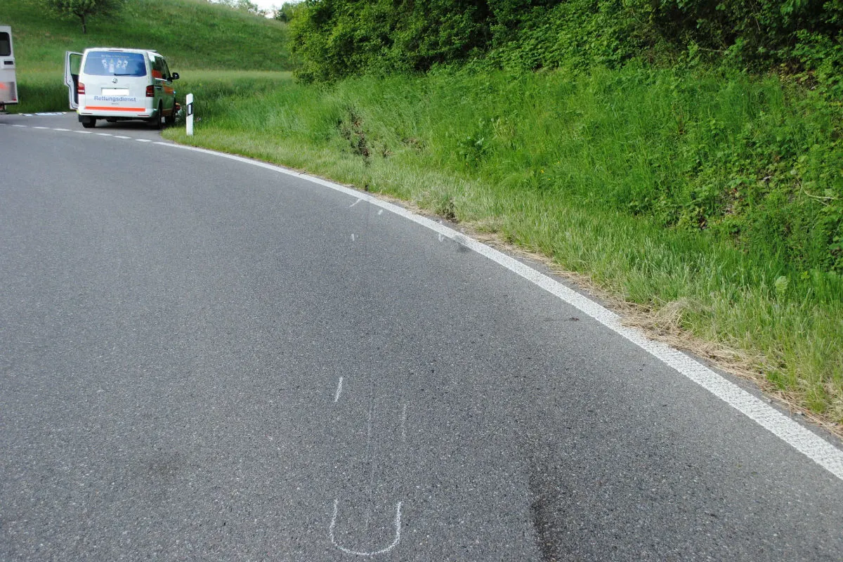 Siblingen SH - Motorradlenker nach Alleinunfall schwer verletzt