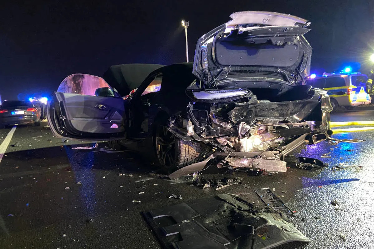 A57 Kaarst - Verkehrsunfall mit mehreren Fahrzeugen