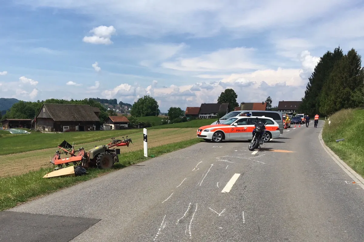 Schönenberg ZH - Motorradlenker tödlich verunglückt