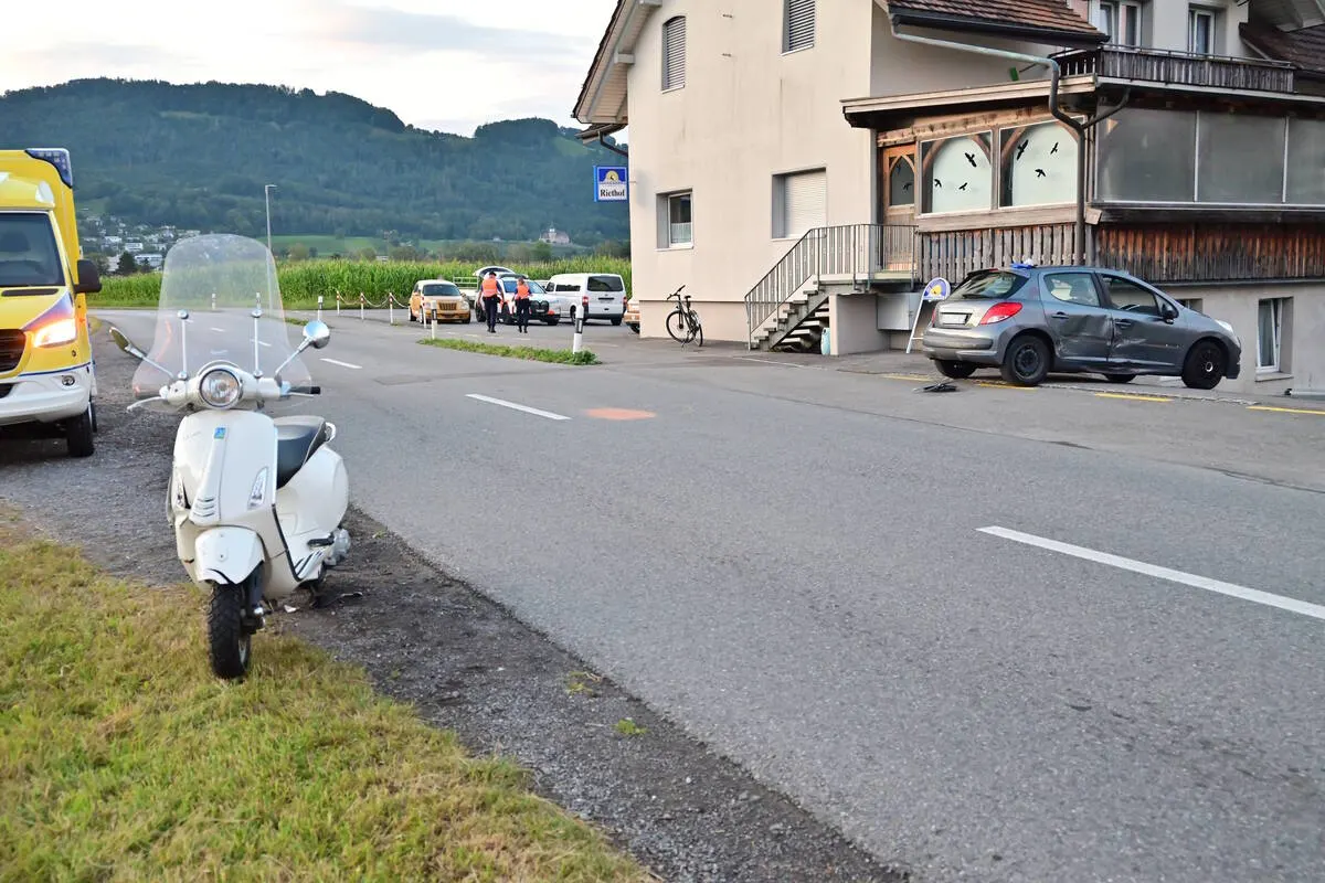 Rebstein SG - Rollerfahrer bei Unfall verletzt