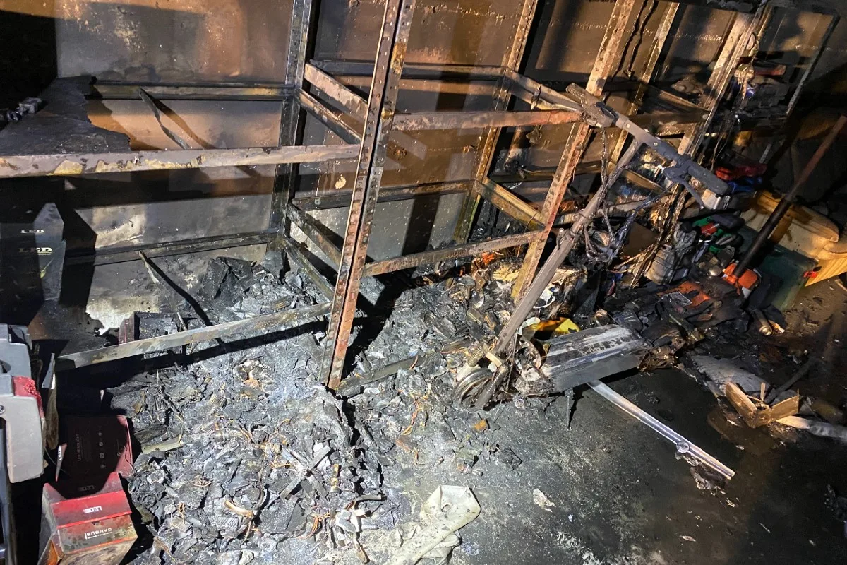 Bellikon AG - Zwei Personen nach Brand in Garage im Spital