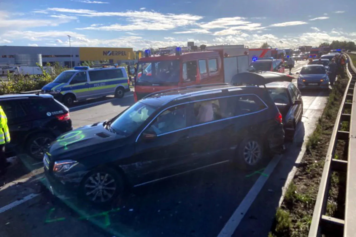 A1 Elsdorf – Mehr als 20 Verletzte bei Massenkarambolage auf der Hansalinie
