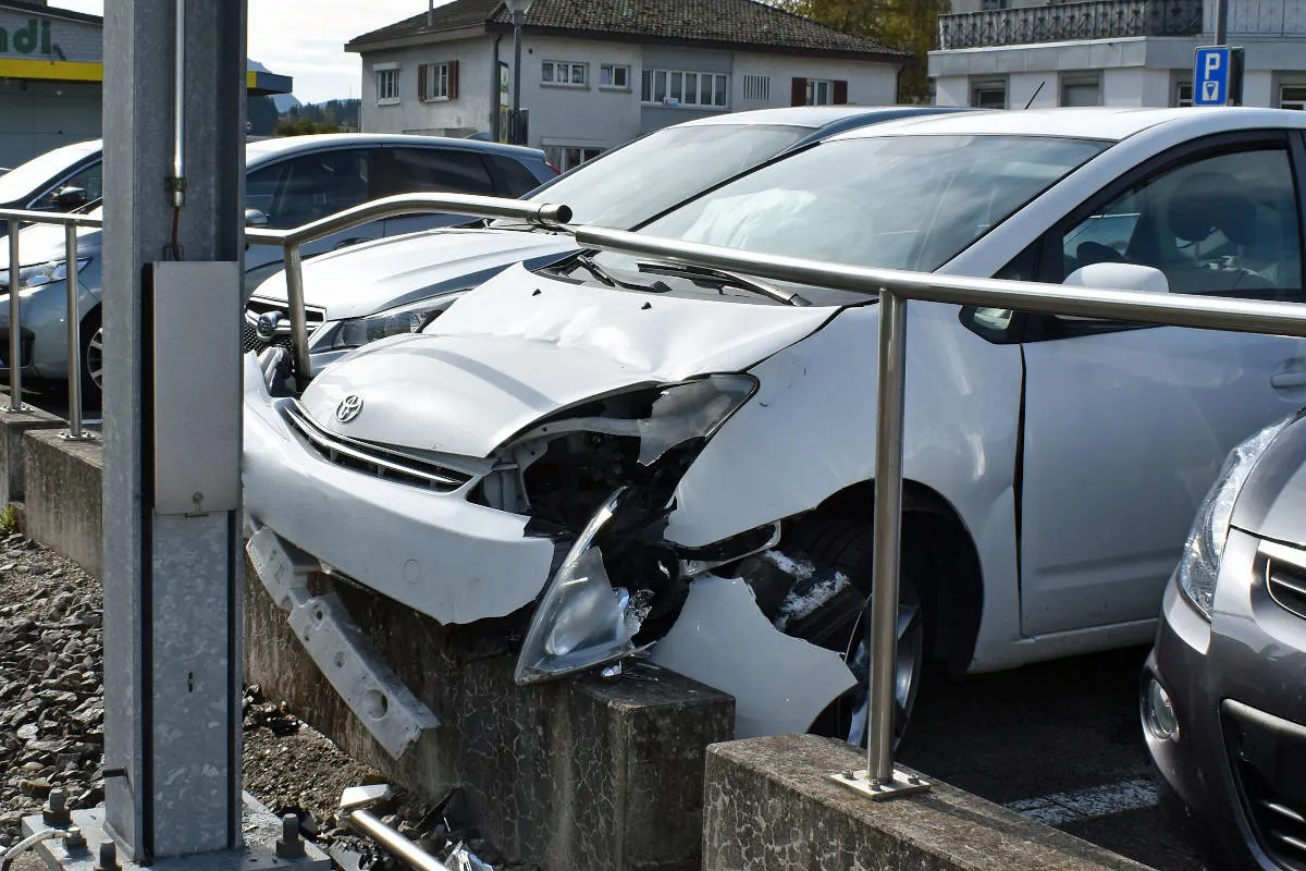 Unfall in Escholzmatt LU – Alkoholisierter Autofahrer verursacht Selbstunfall 