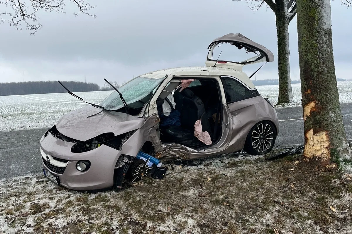Borchen-Dörenhagen NW - Glättebedingte Verkehrsunfälle