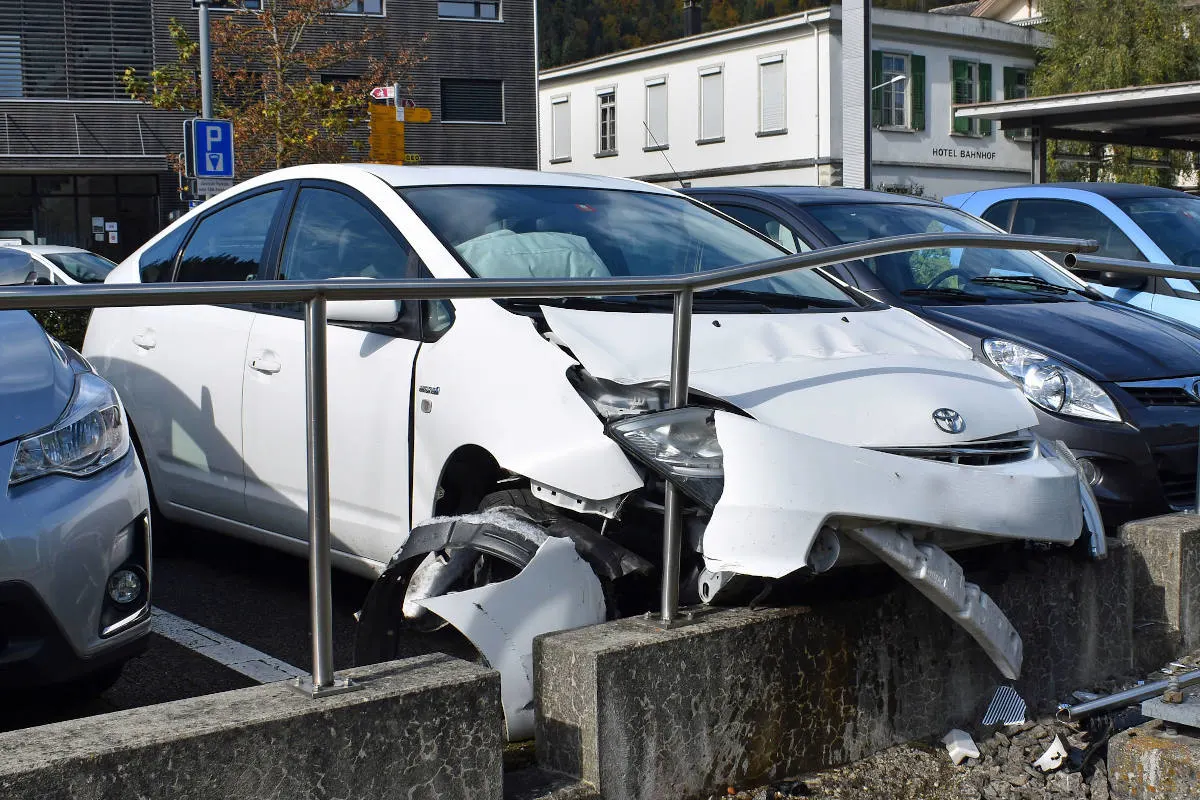 Unfall in Escholzmatt LU – Alkoholisierter Autofahrer verursacht Selbstunfall 