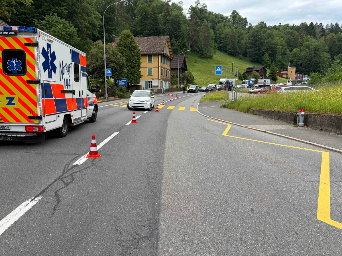 Neuägeri ZG – Fussgängerin bei Unfall erheblich verletzt