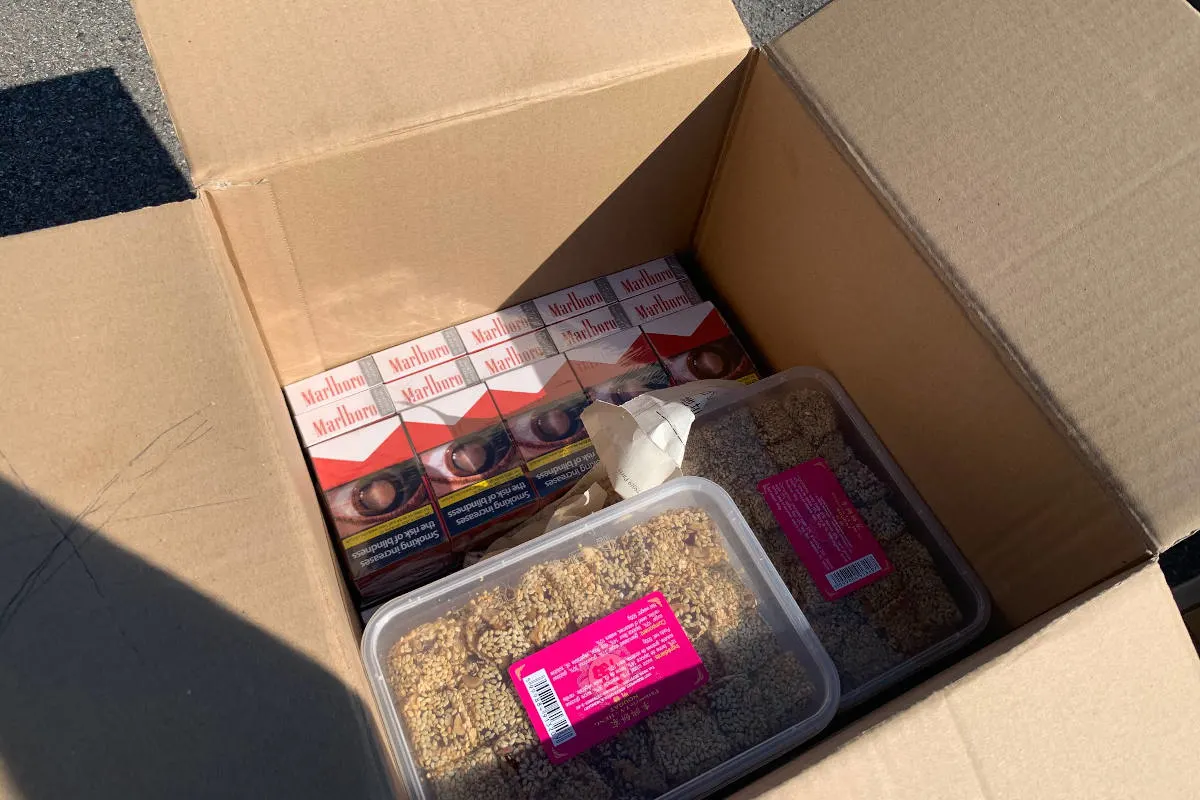 Morgens halb zehn bei Waldenburg – "Sesam öffne Dich" Schmuggelzigaretten unter Patisseriewaren versteckt