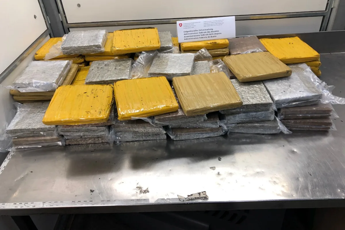 Flughafen Zürich - 83 Kilo Marihuana auf dem Weg nach Wien abgefangen