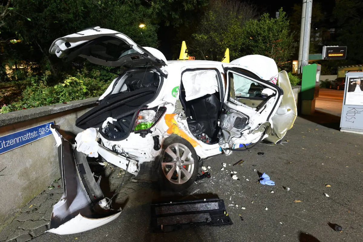Basel Stadt BS - Festnahmen nach Verkehrsunfall mit Fahrerflucht