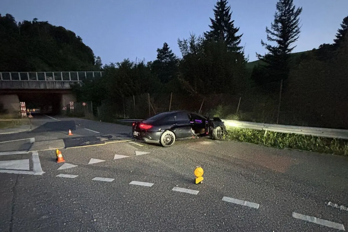 Eptingen BL – Jugendliche verunfallen mit gestohlenem Auto
