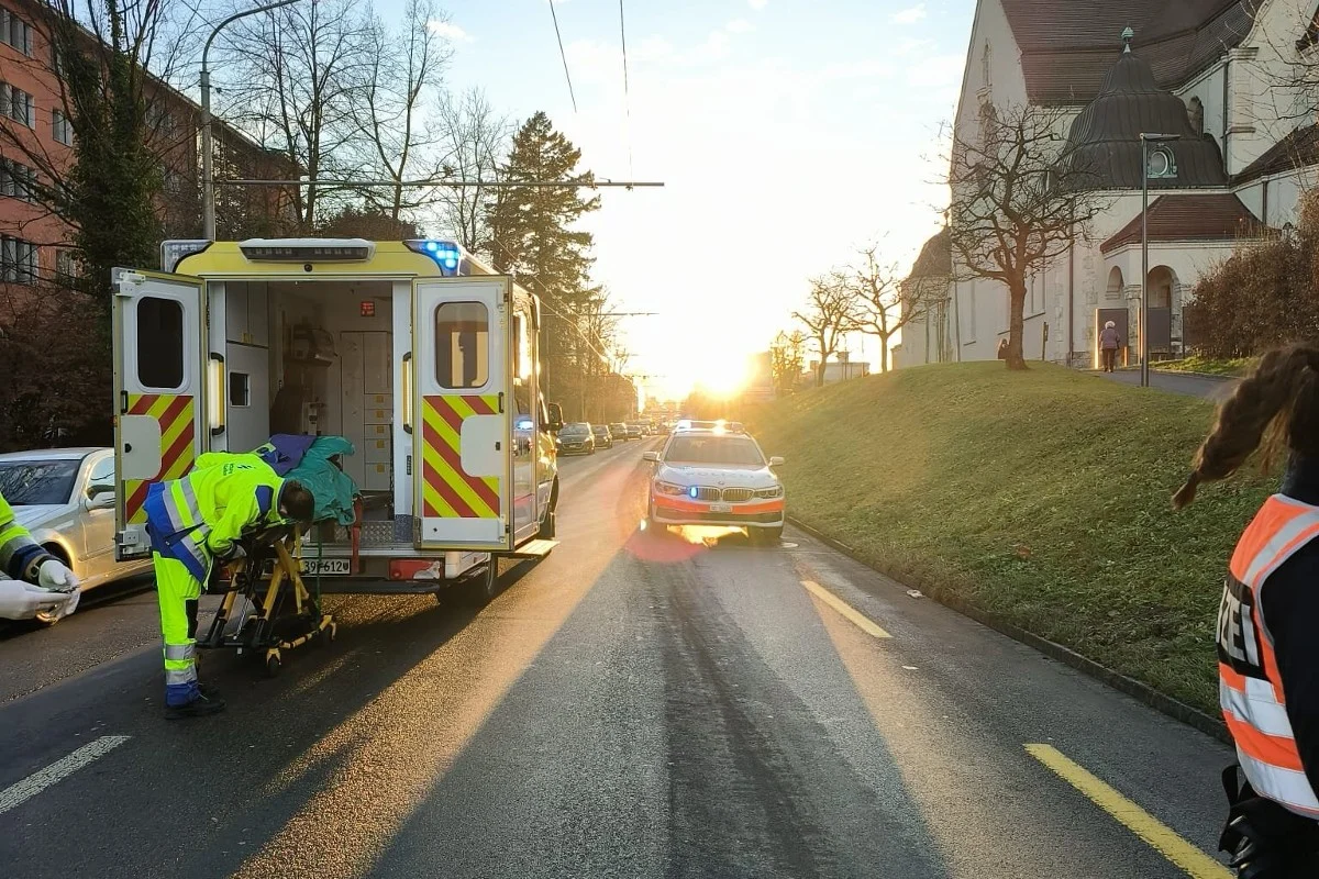 Sankt Gallen - Fussgängerin bei Kollision auf Fussgängerstreifen schwer verletzt