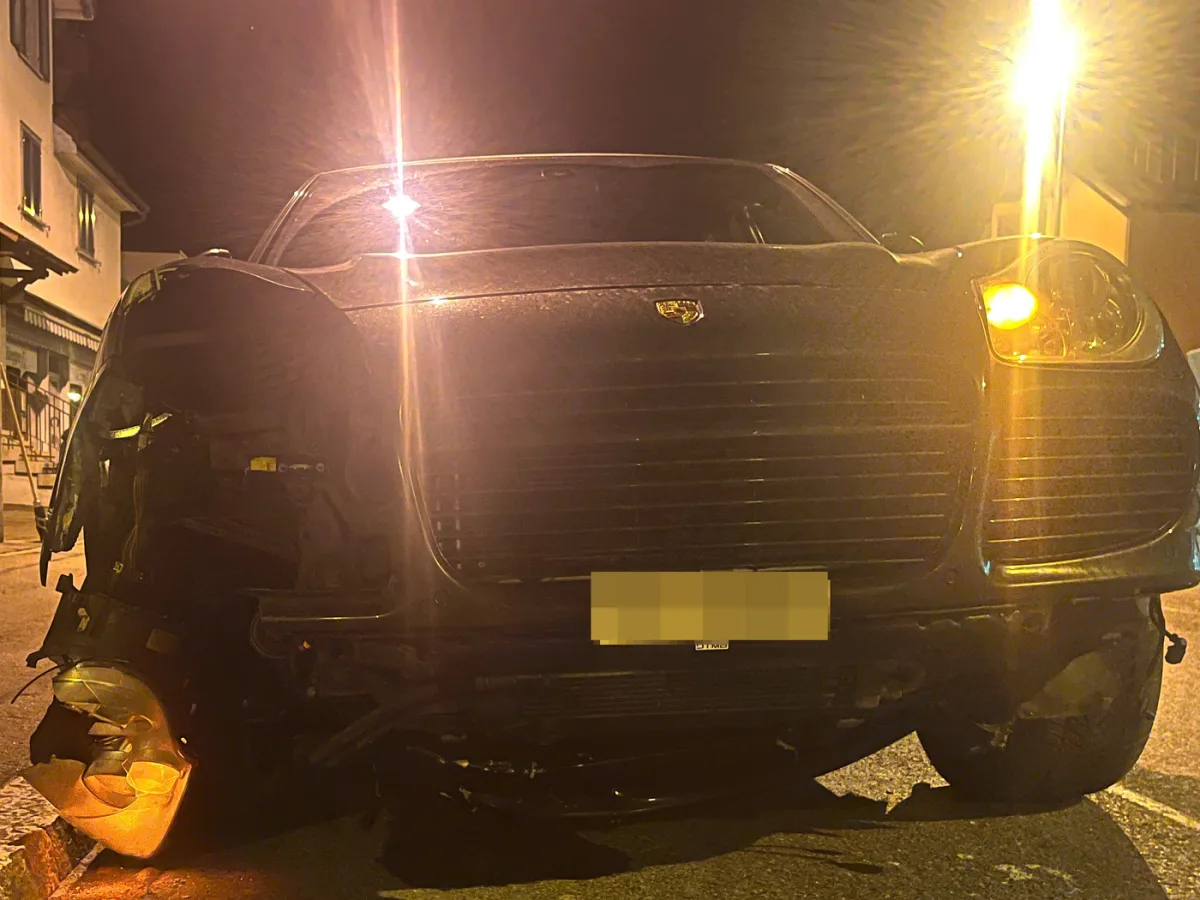 Kreuzlingen TG - Stark alkoholisierte Autofahrerin baut Unfall