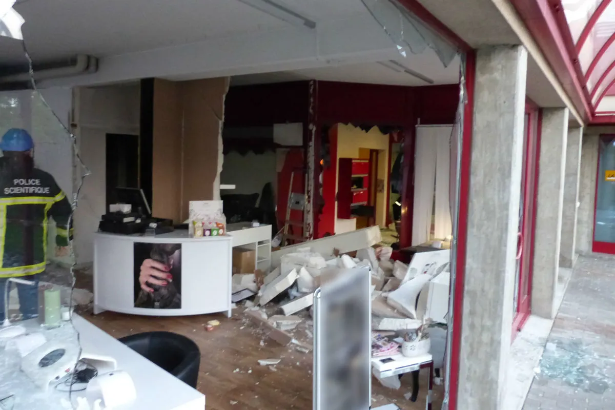 Givisiez FR - Heftige Explosion - 17 Personen mussten evaluiert werden