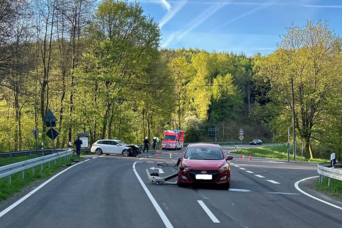 Bergneustadt – Vorfahrt im Einmündungsbereich genommen
