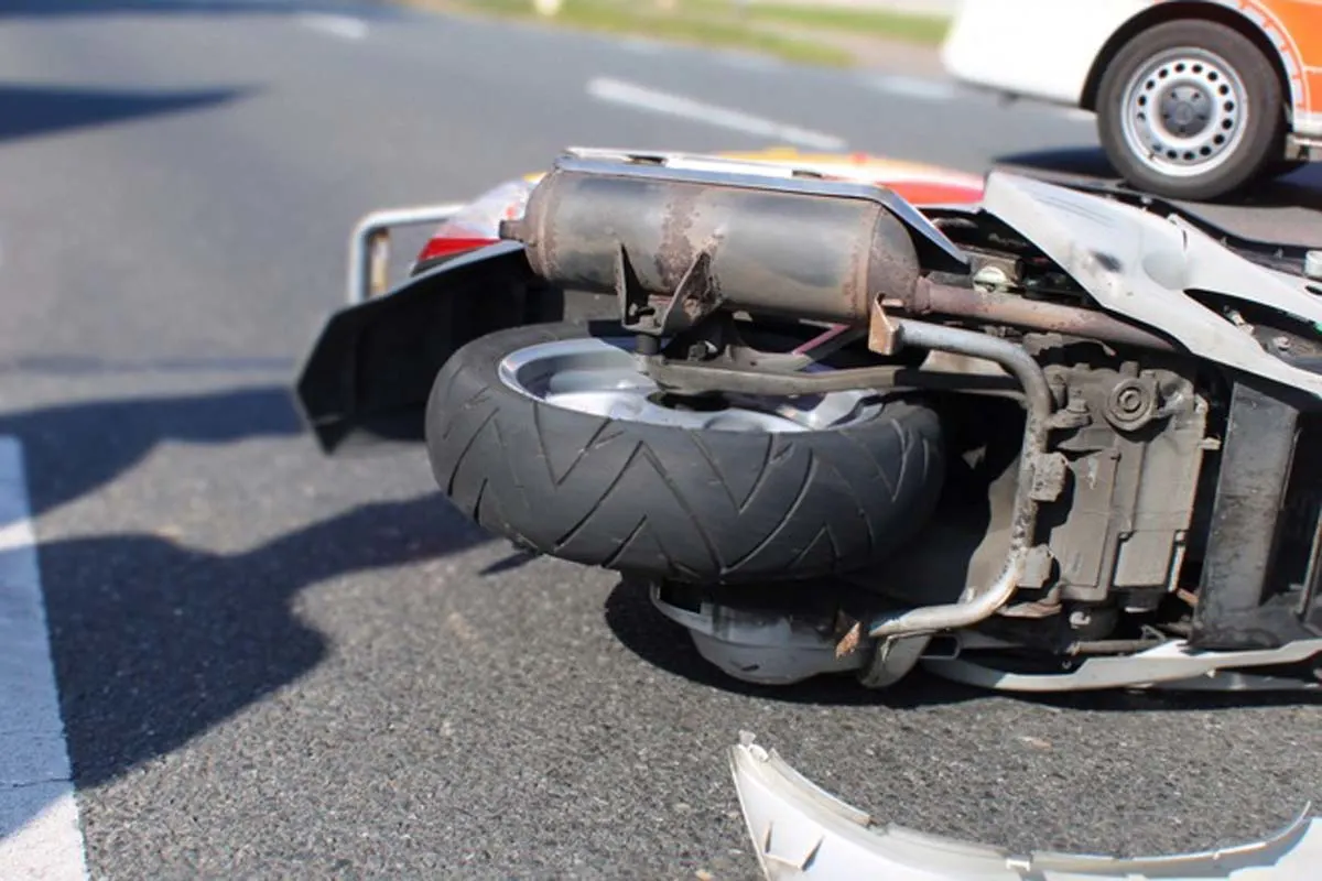 Lübbecke - Roller-Fahrer bei Unfall schwer verletzt