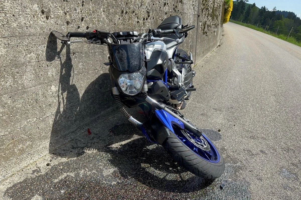 Unfall Urnäsch AR - Motorradfahrer verletzt sich nach Auffahrkollision