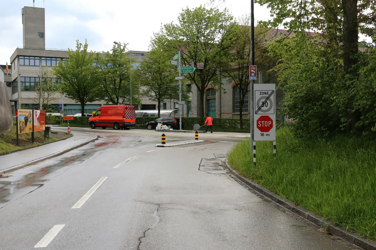 St. Gallen SG - Öl auf der Strasse nach Selbstunfall