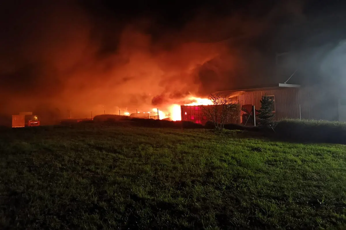 Birrhard AG - Brand in Weinhandlung richtet grossen Sachschaden an
