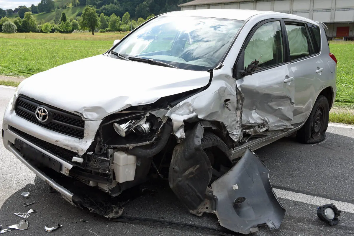 Unfall in Zell LU – Kollision mit drei beteiligten Autos fordert acht verletzte Personen