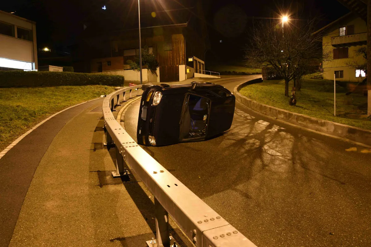 Uznach SG - Frau Fahrunfähig verunfallt