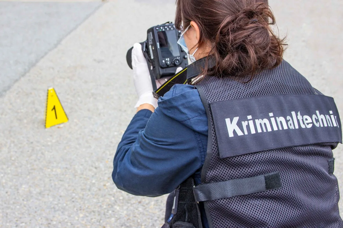 St.Gallen  - Mann wird aus Zug gezerrt und mit einer Stichwaffe verletzt 
