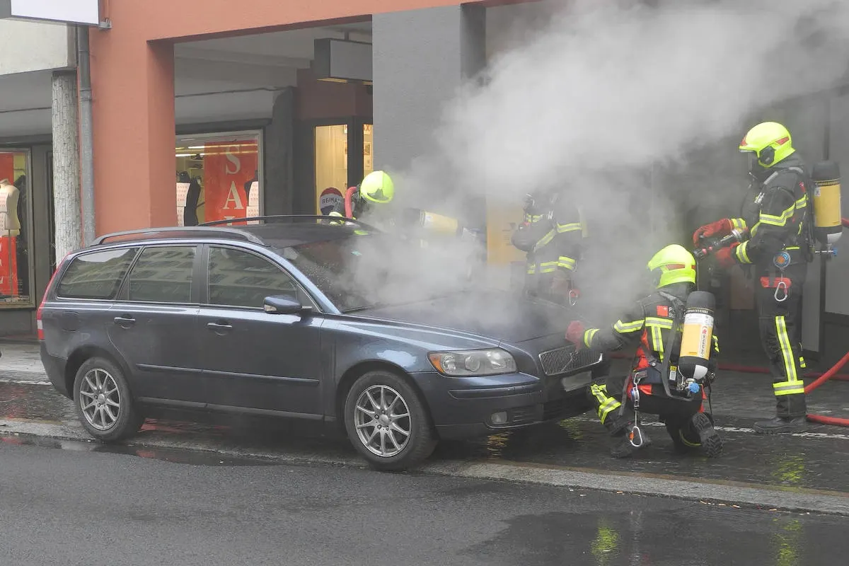Schwyz SZ - Auto in Brand geraten