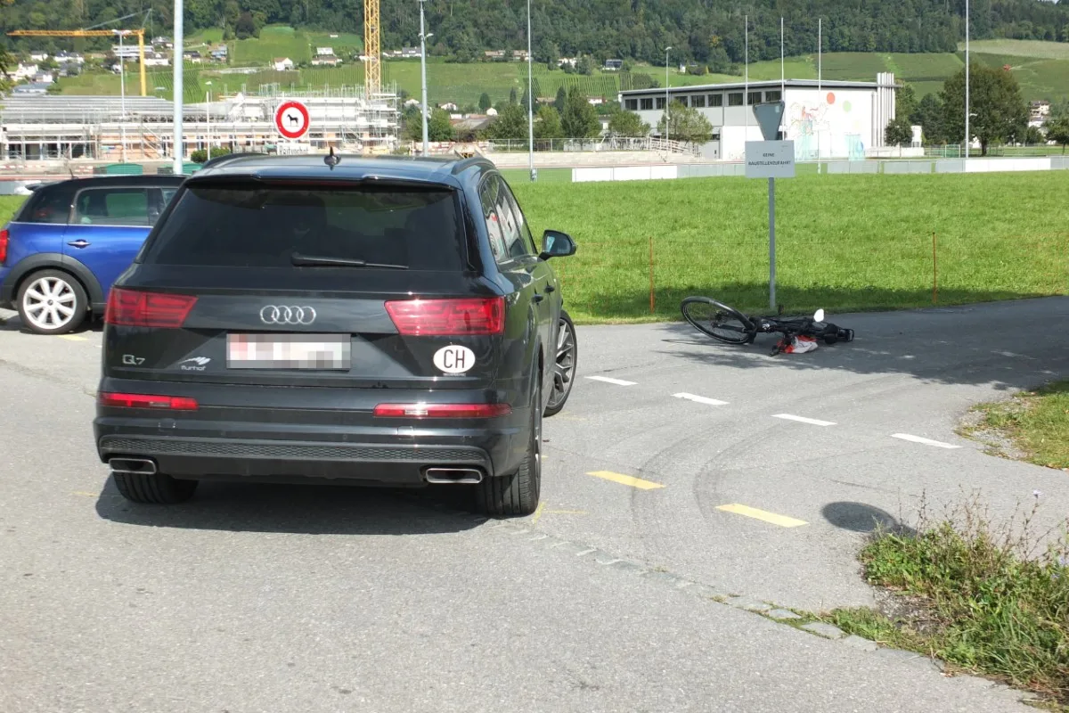 Unfall in Balgach SG - 16-jährige E-Bikerin von Autofahrer übersehen
