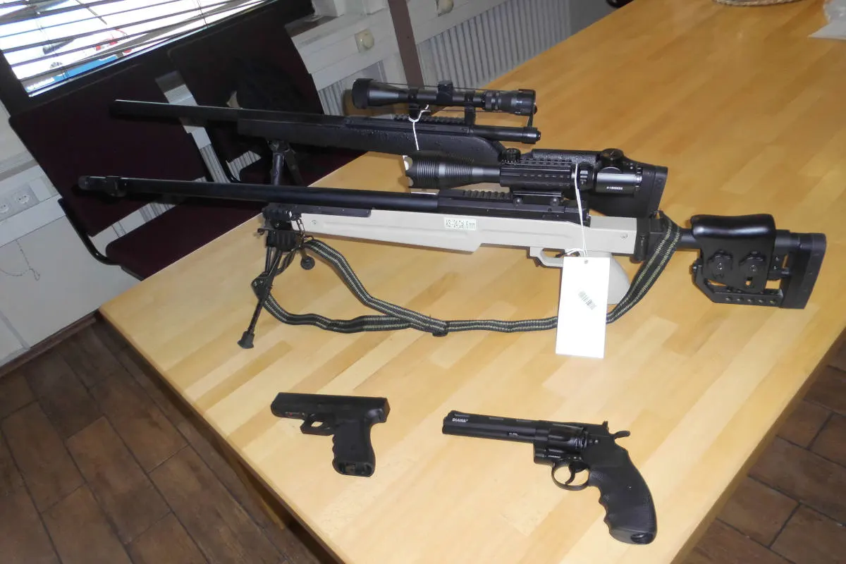 Wilhelmshaven – Beschädigte Scheiben durch unsachgemäßen Gebrauch von Federdruckwaffen 