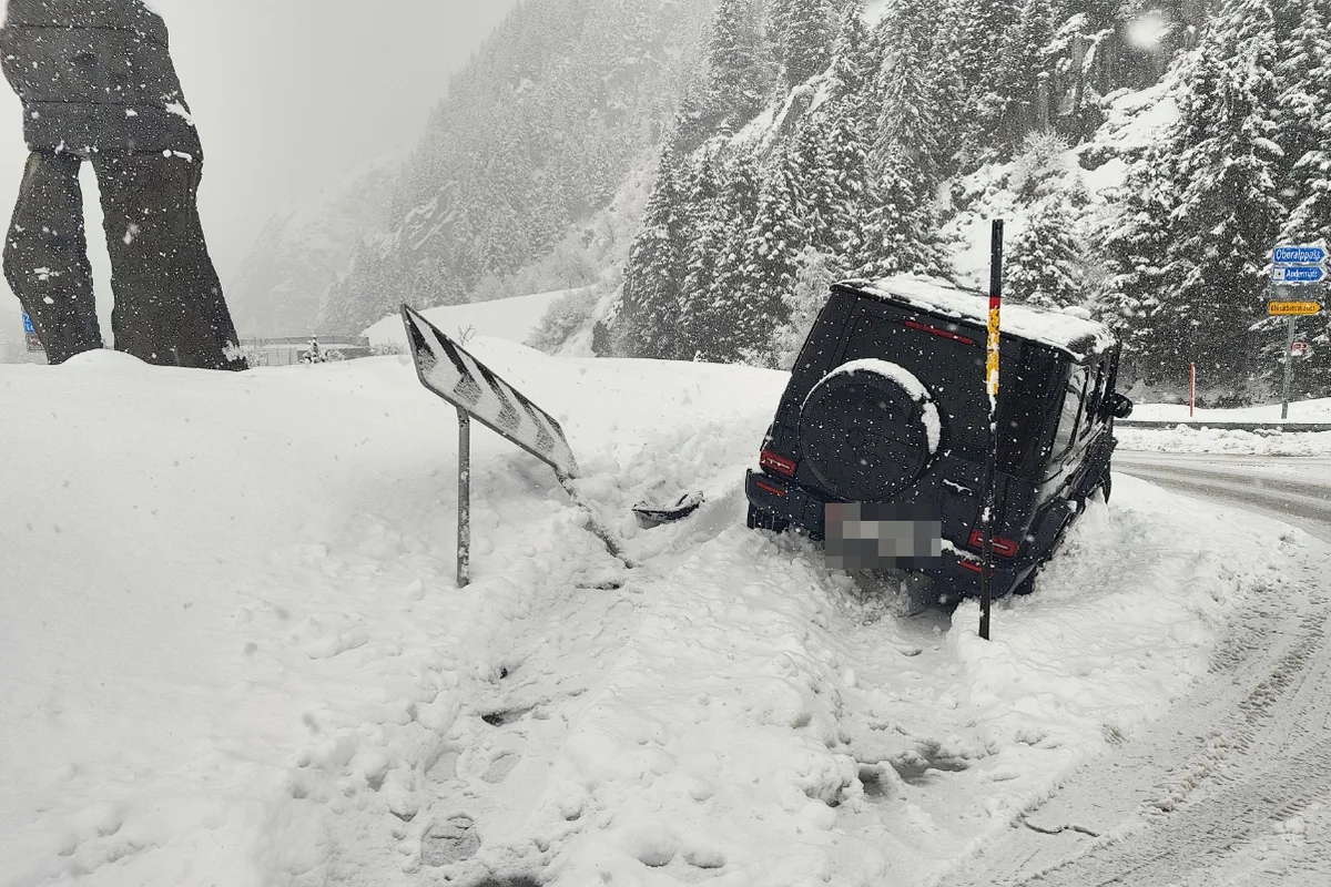 Andermatt UR - Zwei Unfälle bei winterlichen Strassenverhältnissen 