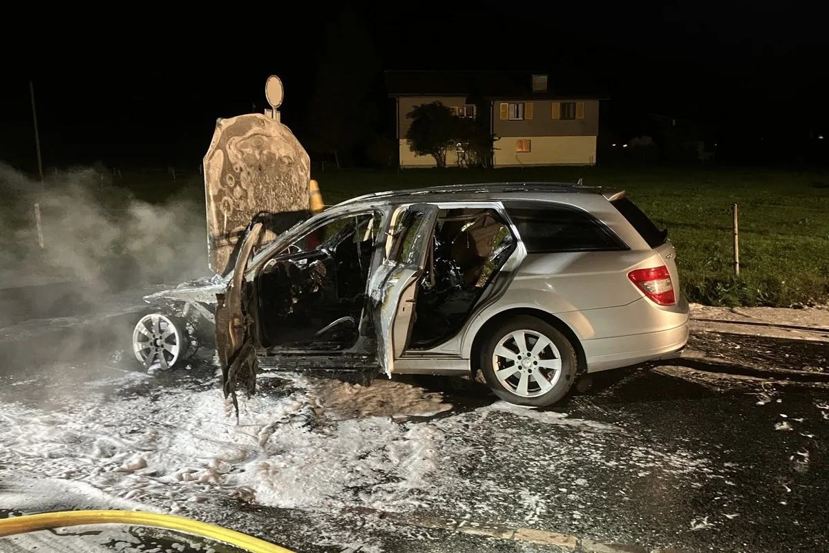 A3/Mollis GL - Auto während der Fahrt in Brand geraten