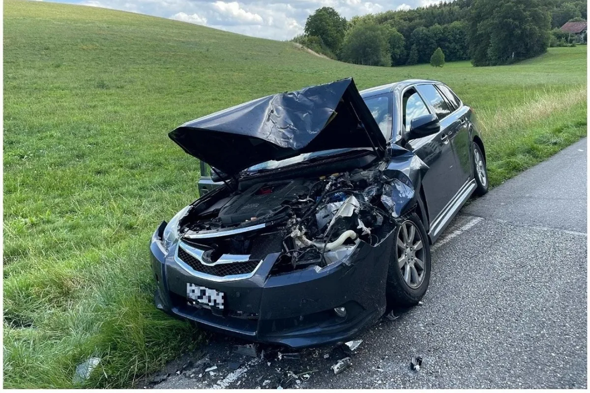 Mannens FR - Schwerer Unfall zwischen einem Auto und einem Bus 