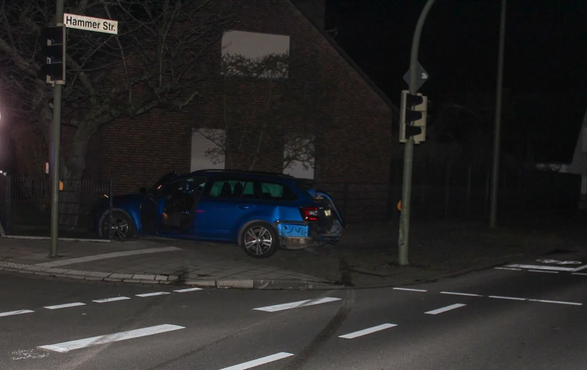 Hamm-Bockum-Hövel – Autofahrt endet im Vorgarten – Fahrer alkoholisiert