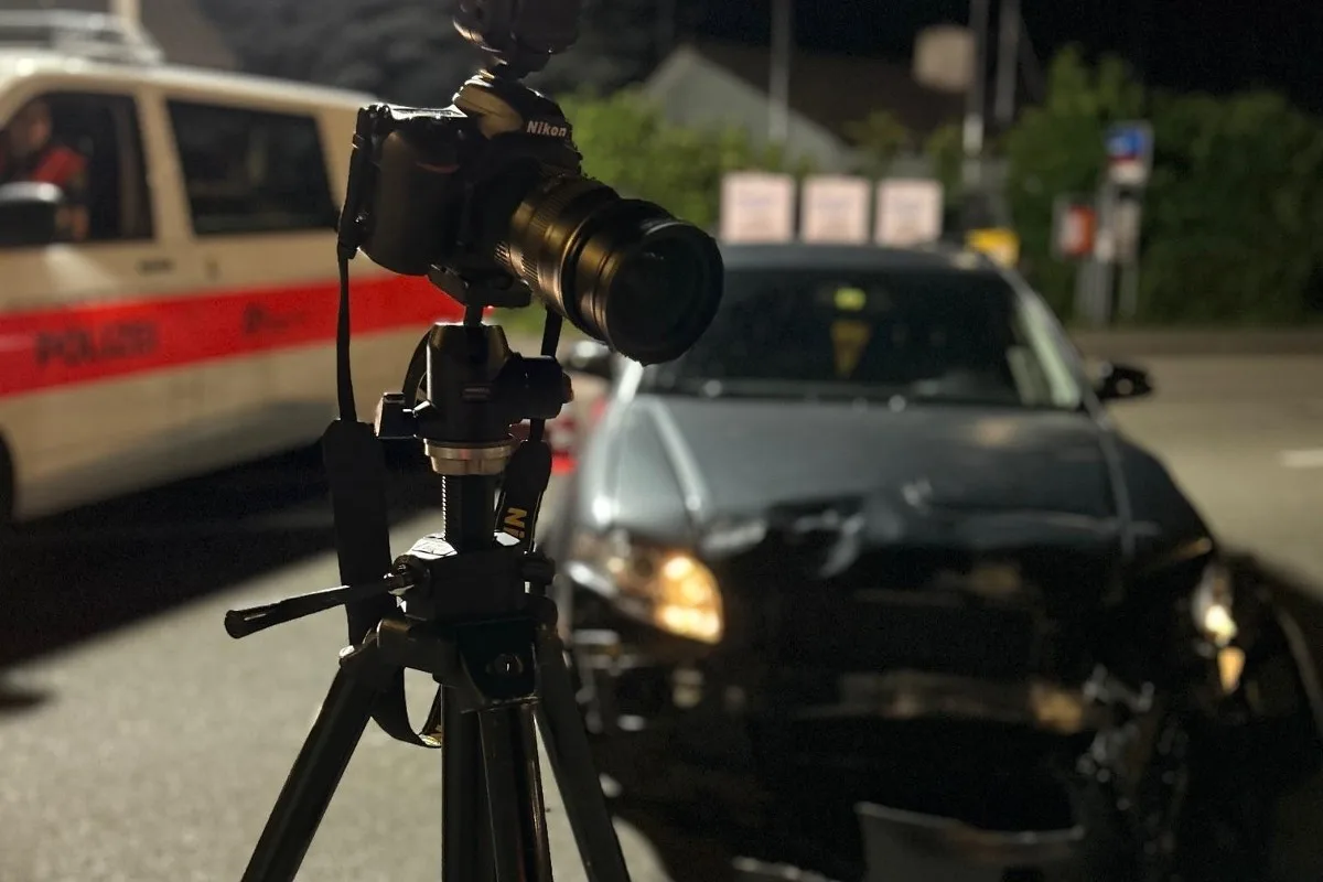 Unfall Oberengstringen ZH  - 30-Jähriger auf Motorrad nach Kollision mit Auto schwer verletzt