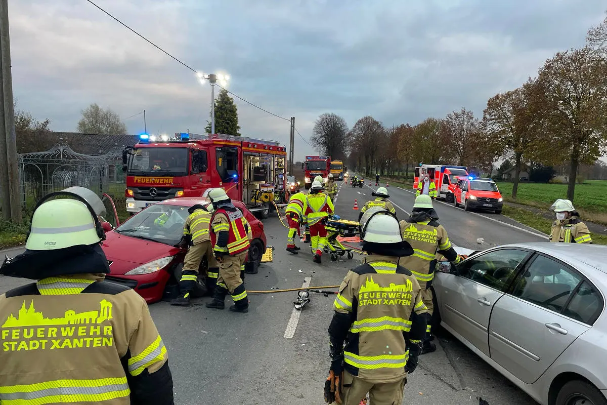 Xanten – Zwei Verletzte nach Kollision im Kreuzungsbereich