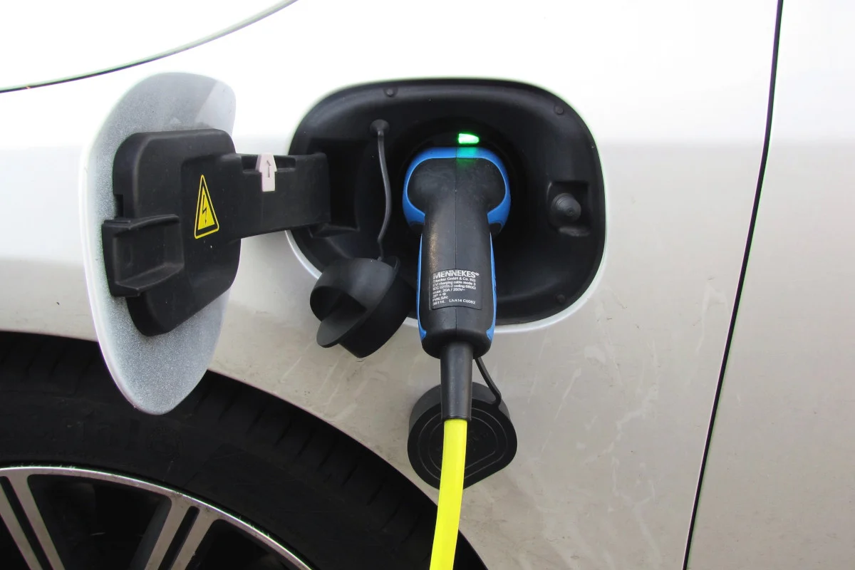 Elektromobilität in der Schweiz: Maximale Sicherheit durch zertifizierte Ladeinfrastruktur