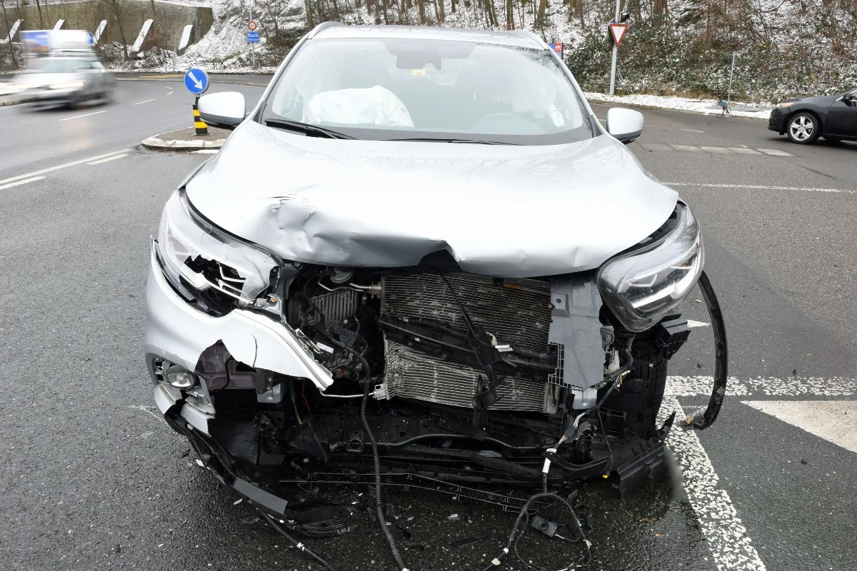 Luzern - Drei Verletzte nach Frontalkollision