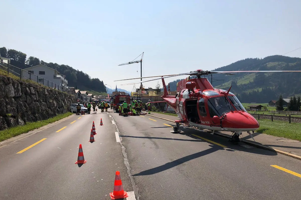 Drama in Rothenthurm SZ – Zwei Personen bei Frontalkollision verletzt
