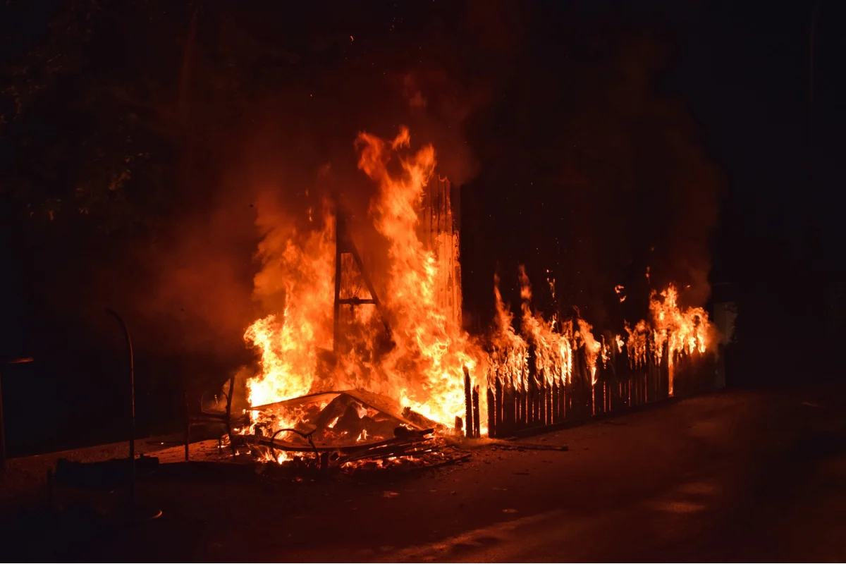 Horw LU - Umgebauter Bauwagen gerät in Brand - war es Brandstiftung?
