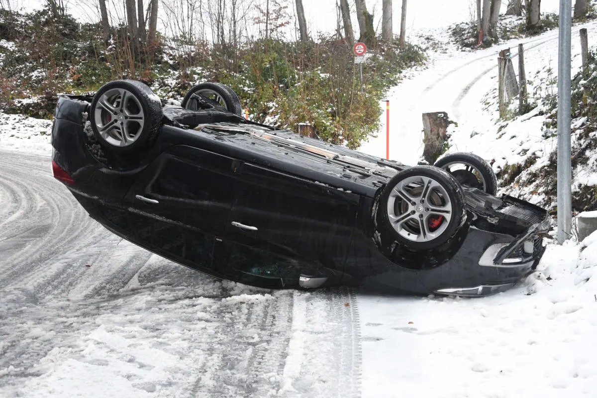 Walenstadtberg SG - Auto auf Dach gekippt